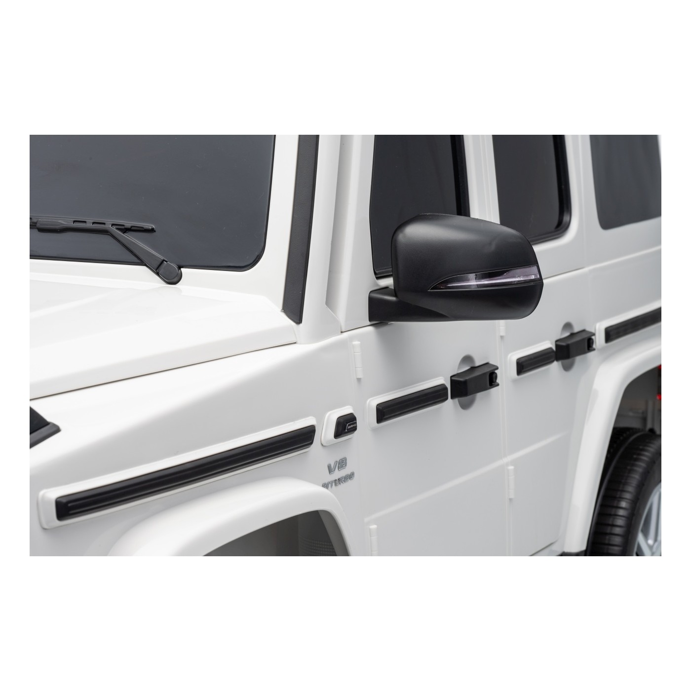 Mercedes G63 AMG bílý vůz