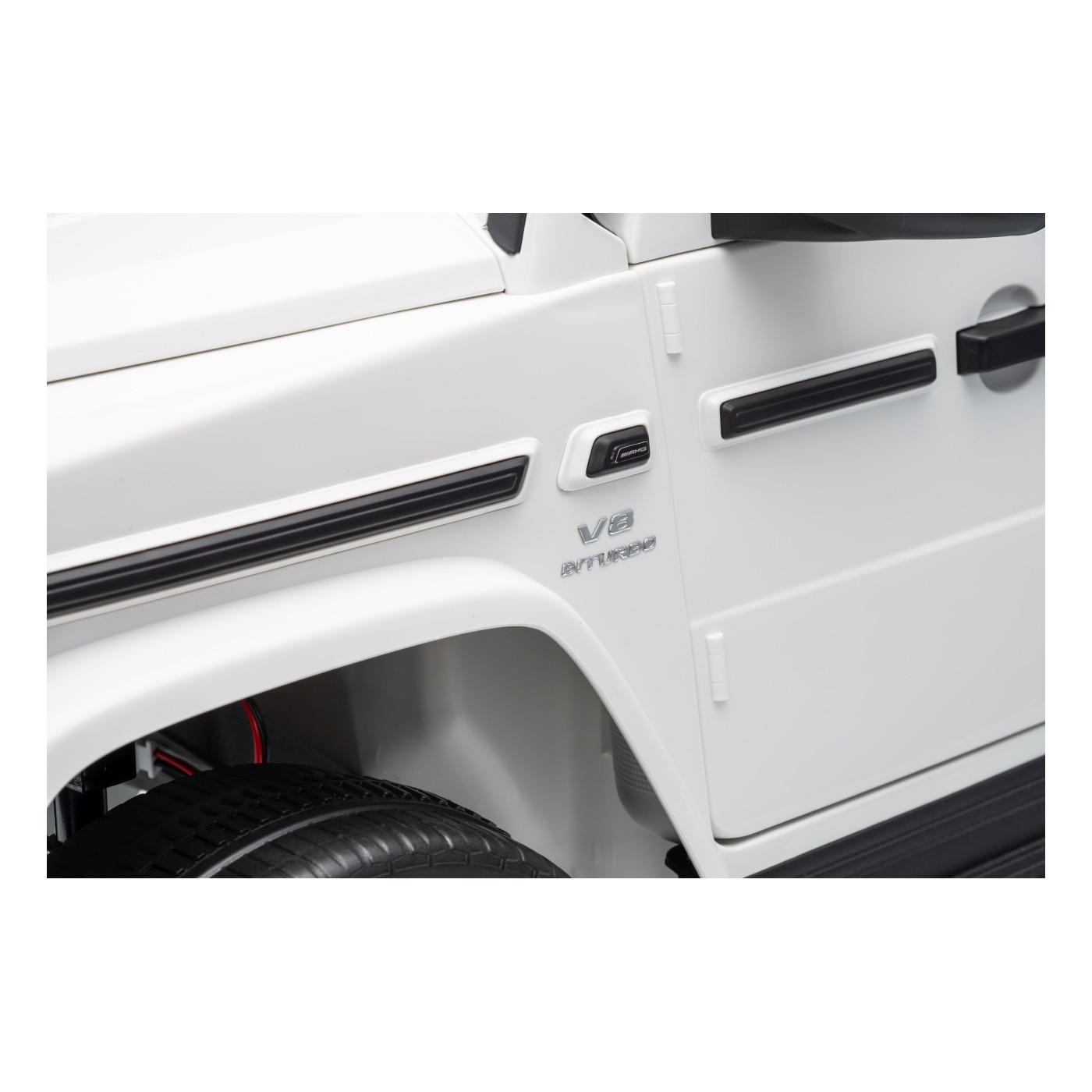 Mercedes G63 AMG bílý vůz