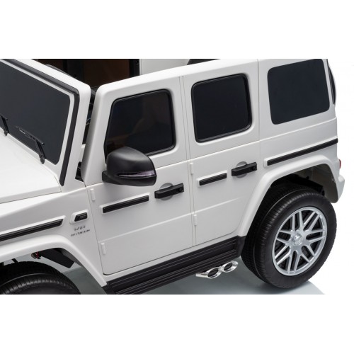 Mercedes G63 AMG bílý vůz