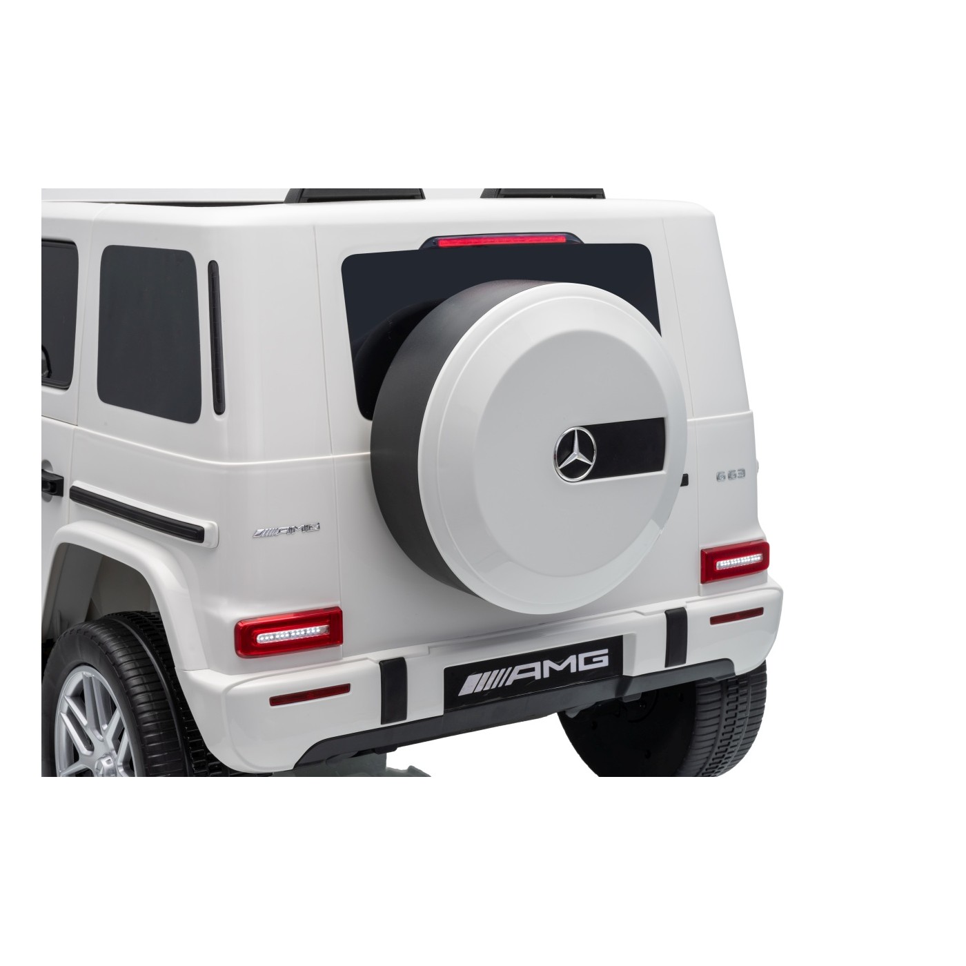 Mercedes G63 AMG bílý vůz