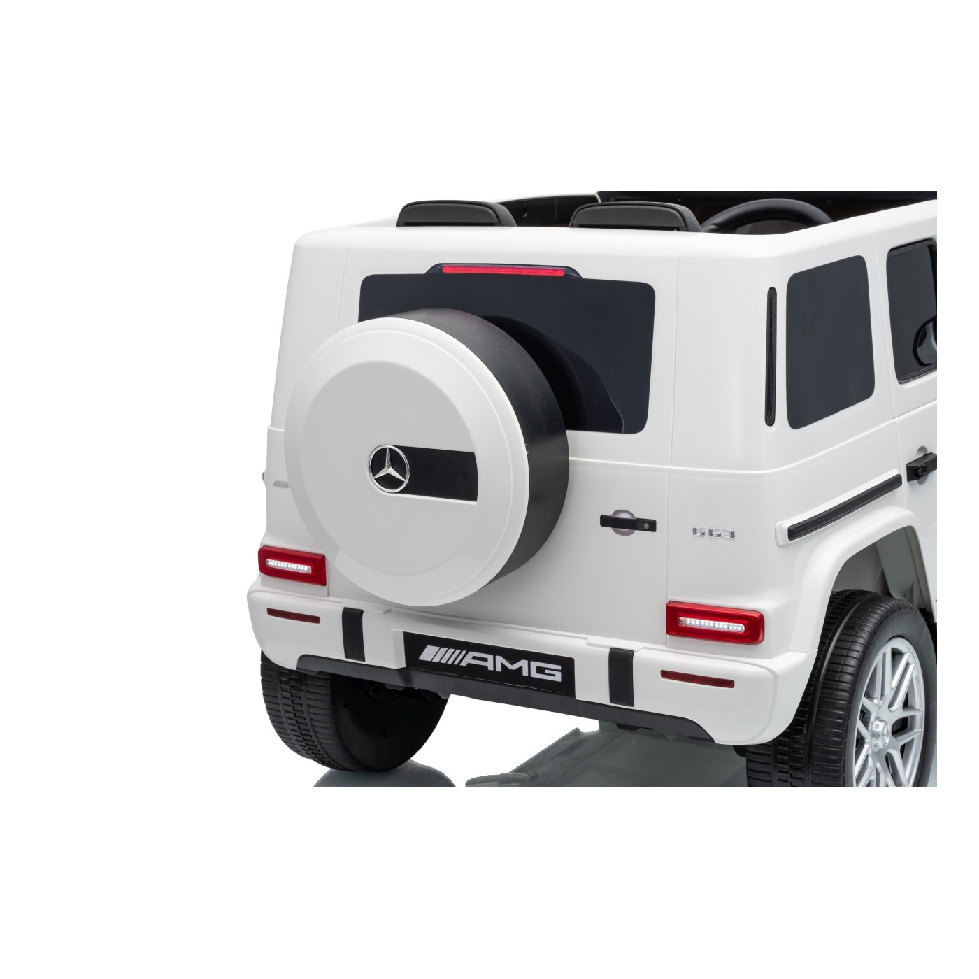 Mercedes G63 AMG bílý vůz