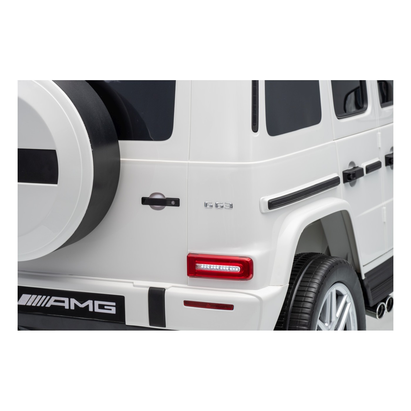Mercedes G63 AMG bílý vůz