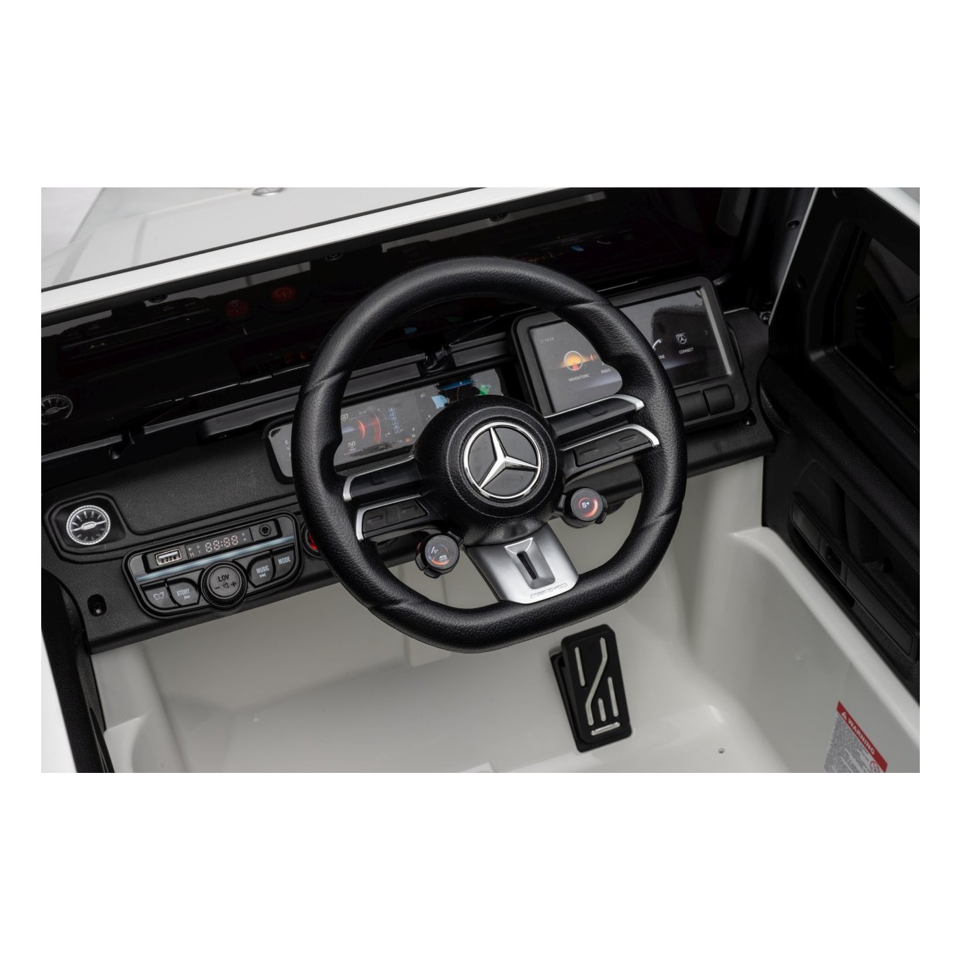 Mercedes G63 AMG bílý vůz