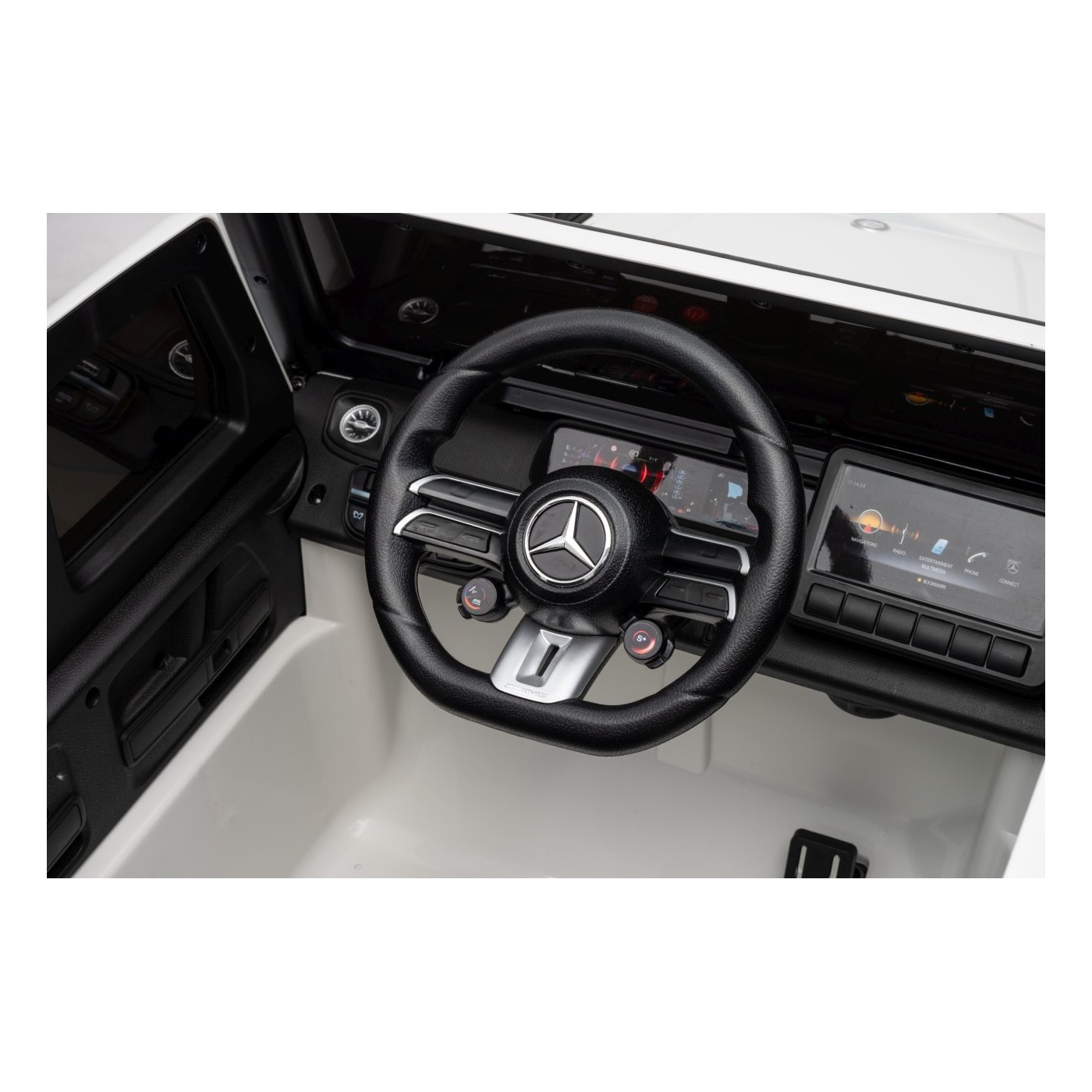 Mercedes G63 AMG bílý vůz