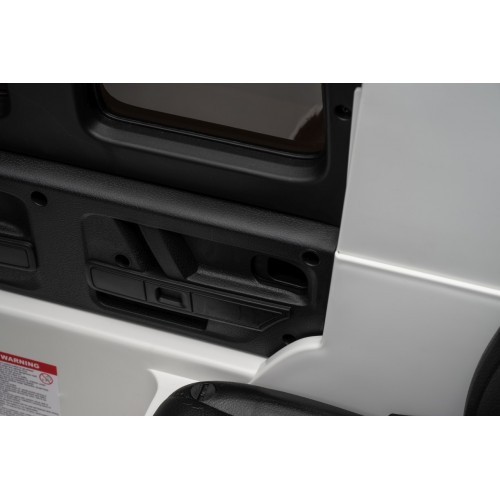 Mercedes G63 AMG bílý vůz