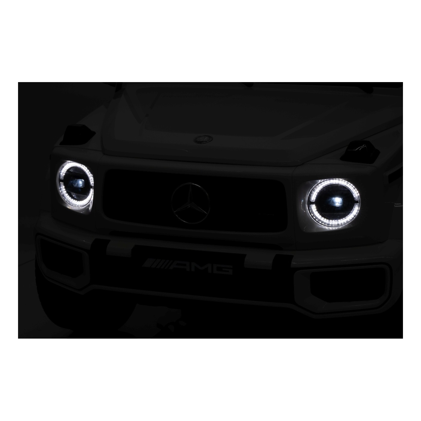 Mercedes G63 AMG bílý vůz