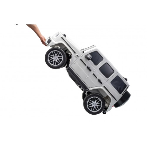 Mercedes G63 AMG bílý vůz
