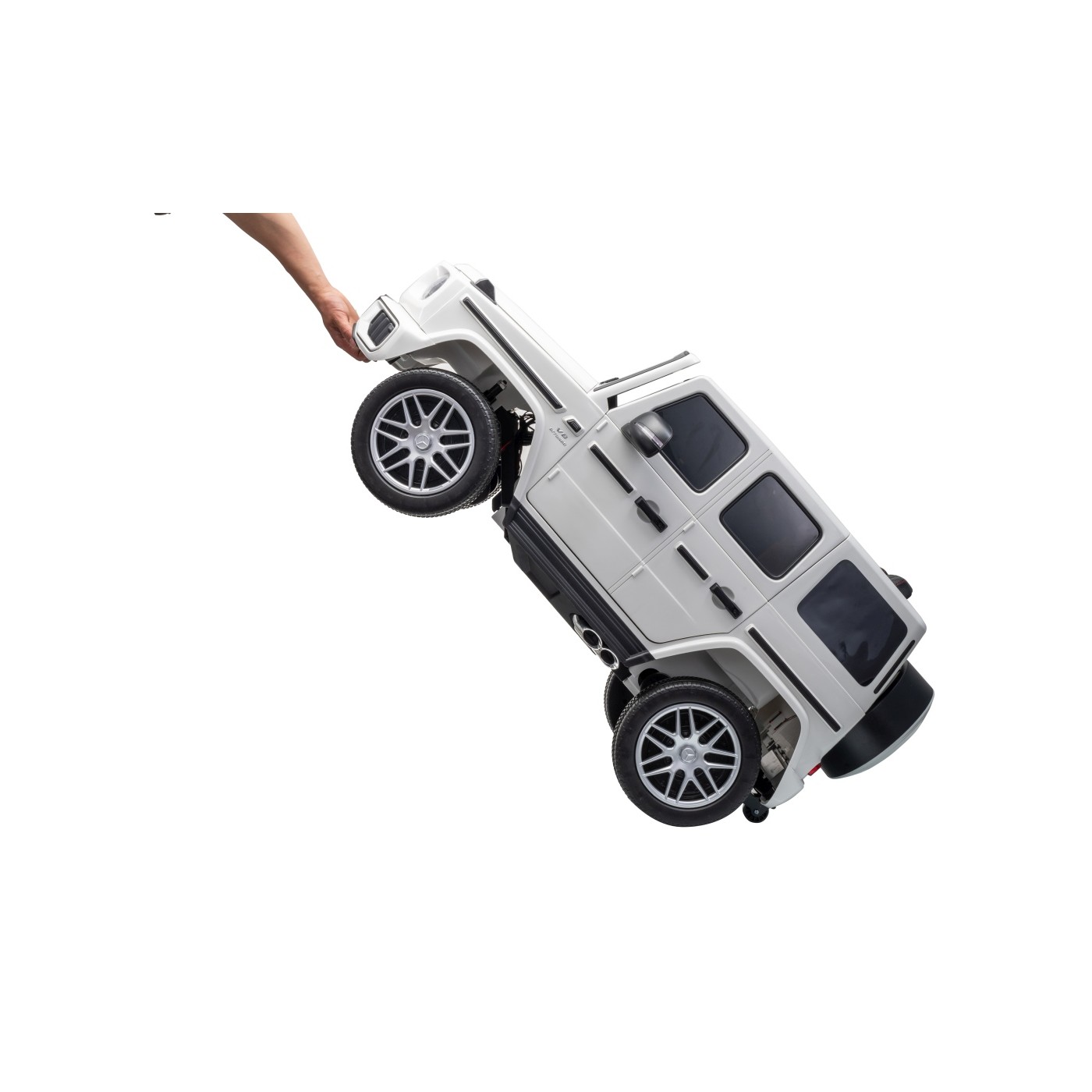 Mercedes G63 AMG bílý vůz