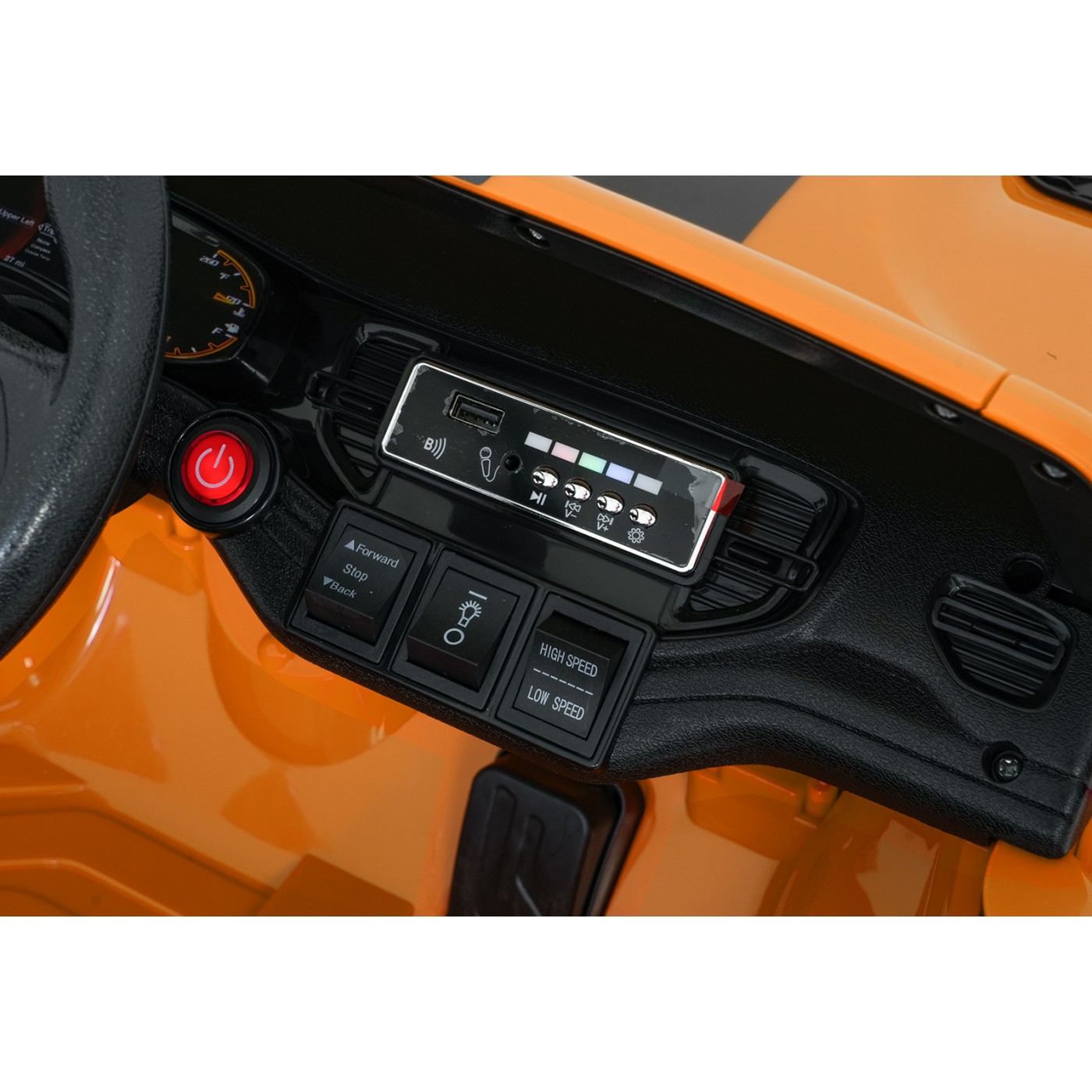 Oranžové vozidlo Dodge Durango