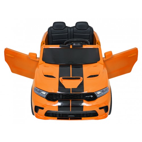 Oranžové vozidlo Dodge Durango