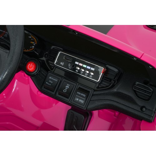 Dodge Durango růžové vozidlo