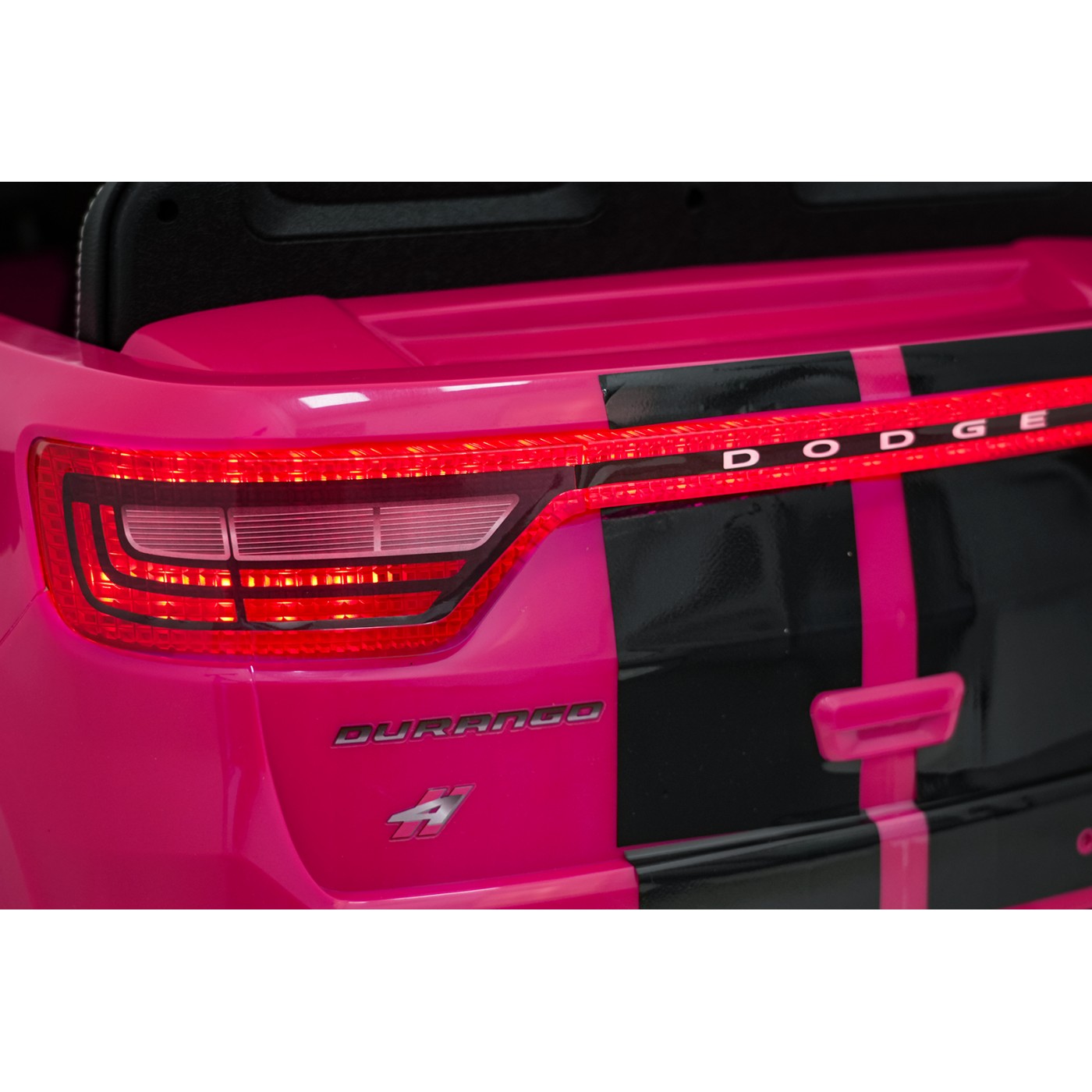 Dodge Durango růžové vozidlo