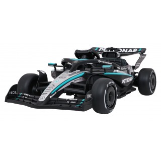 Černý závodní vůz AMG PETRONAS F1