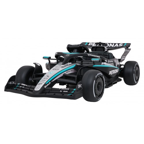 Černý závodní vůz AMG PETRONAS F1