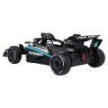 Černý závodní vůz AMG PETRONAS F1