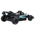 Černý závodní vůz AMG PETRONAS F1