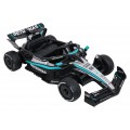 Černý závodní vůz AMG PETRONAS F1