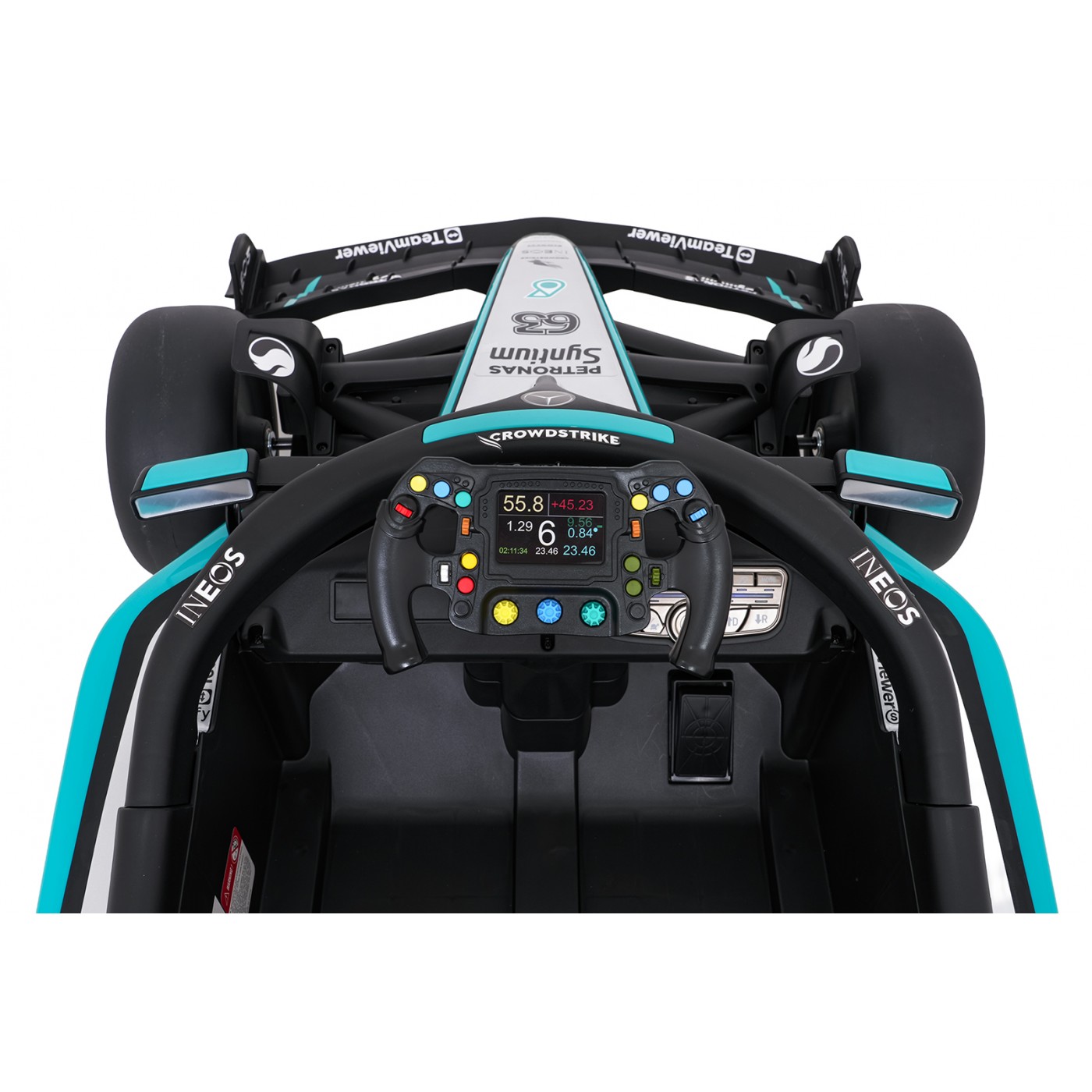 Černý závodní vůz AMG PETRONAS F1