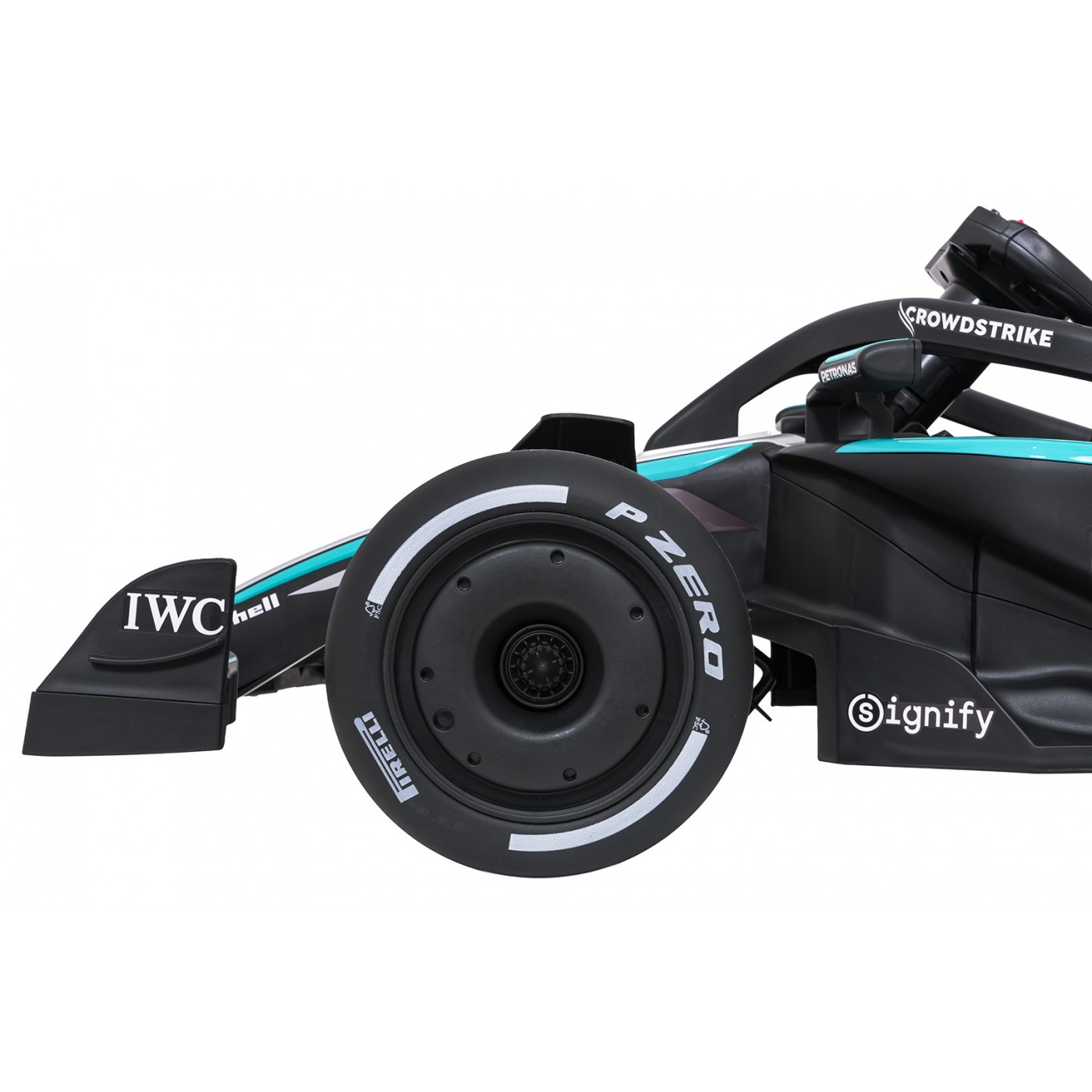 Černý závodní vůz AMG PETRONAS F1