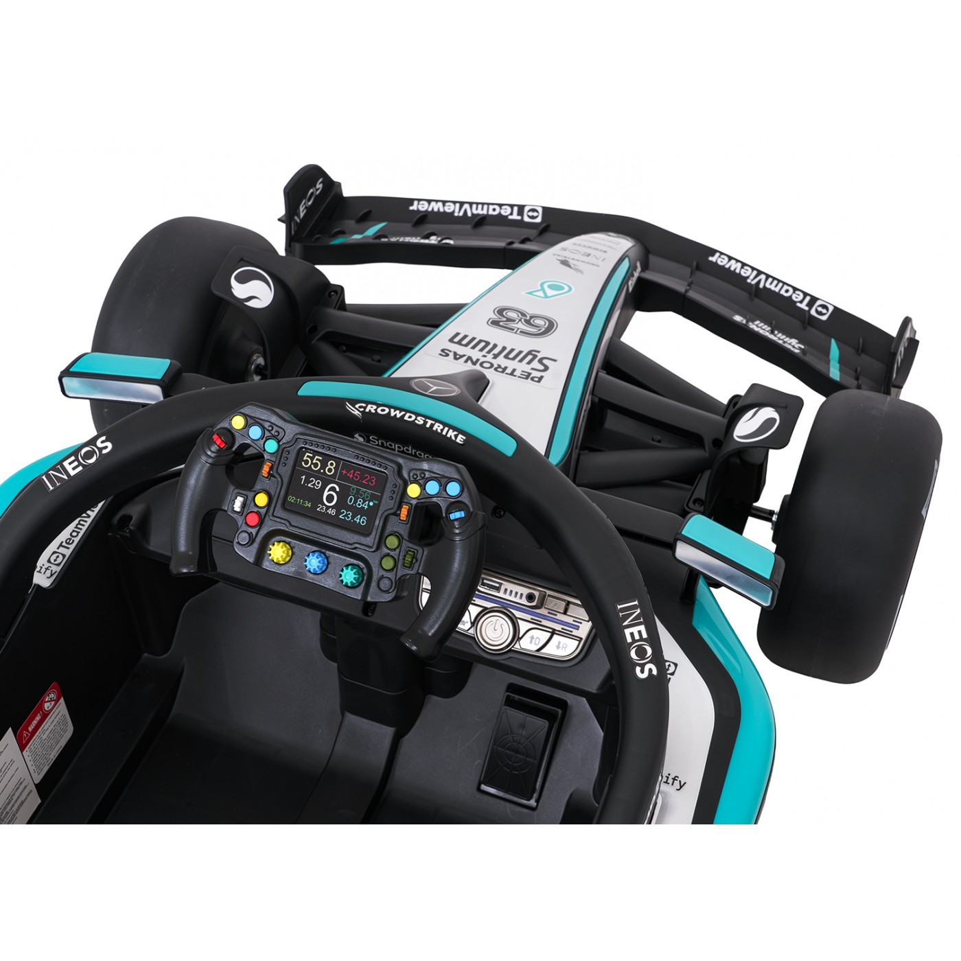 Černý závodní vůz AMG PETRONAS F1