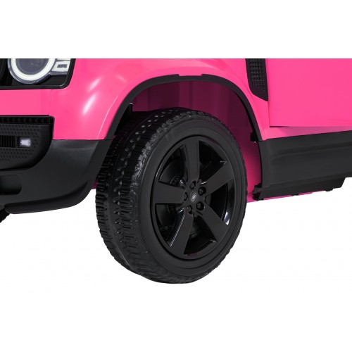Růžové vozidlo Land Rover Defender