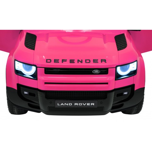 Růžové vozidlo Land Rover Defender