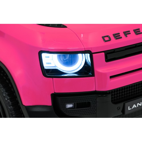 Růžové vozidlo Land Rover Defender