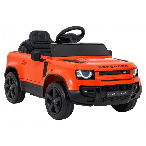 Oranžové vozidlo Land Rover Defender