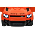 Oranžové vozidlo Land Rover Defender