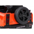 Oranžové vozidlo Land Rover Defender