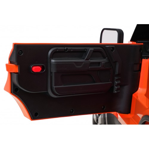 Oranžové vozidlo Land Rover Defender