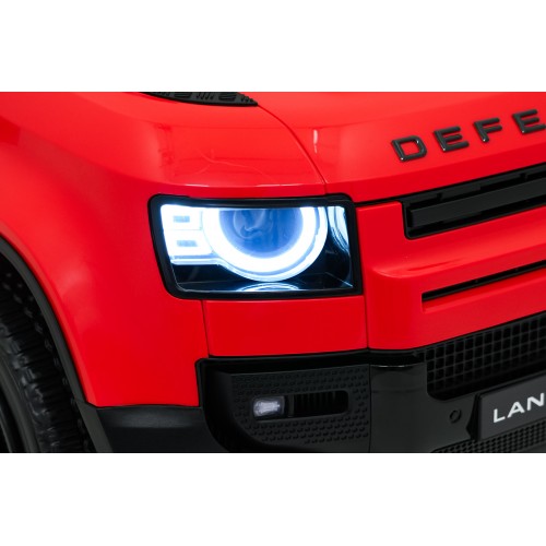 Červené vozidlo Land Rover Defender