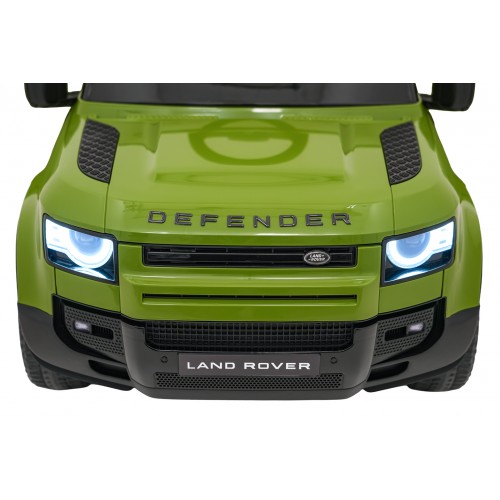 Zelené vozidlo Land Rover Defender