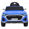 Audi SQ8 modré vozidlo