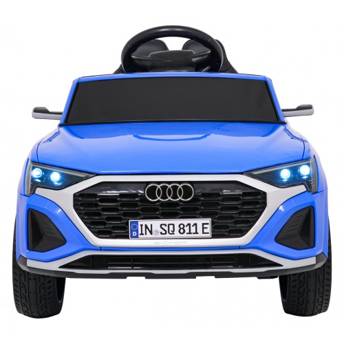 Audi SQ8 modré vozidlo