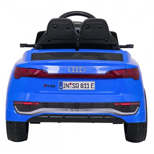 Audi SQ8 modré vozidlo