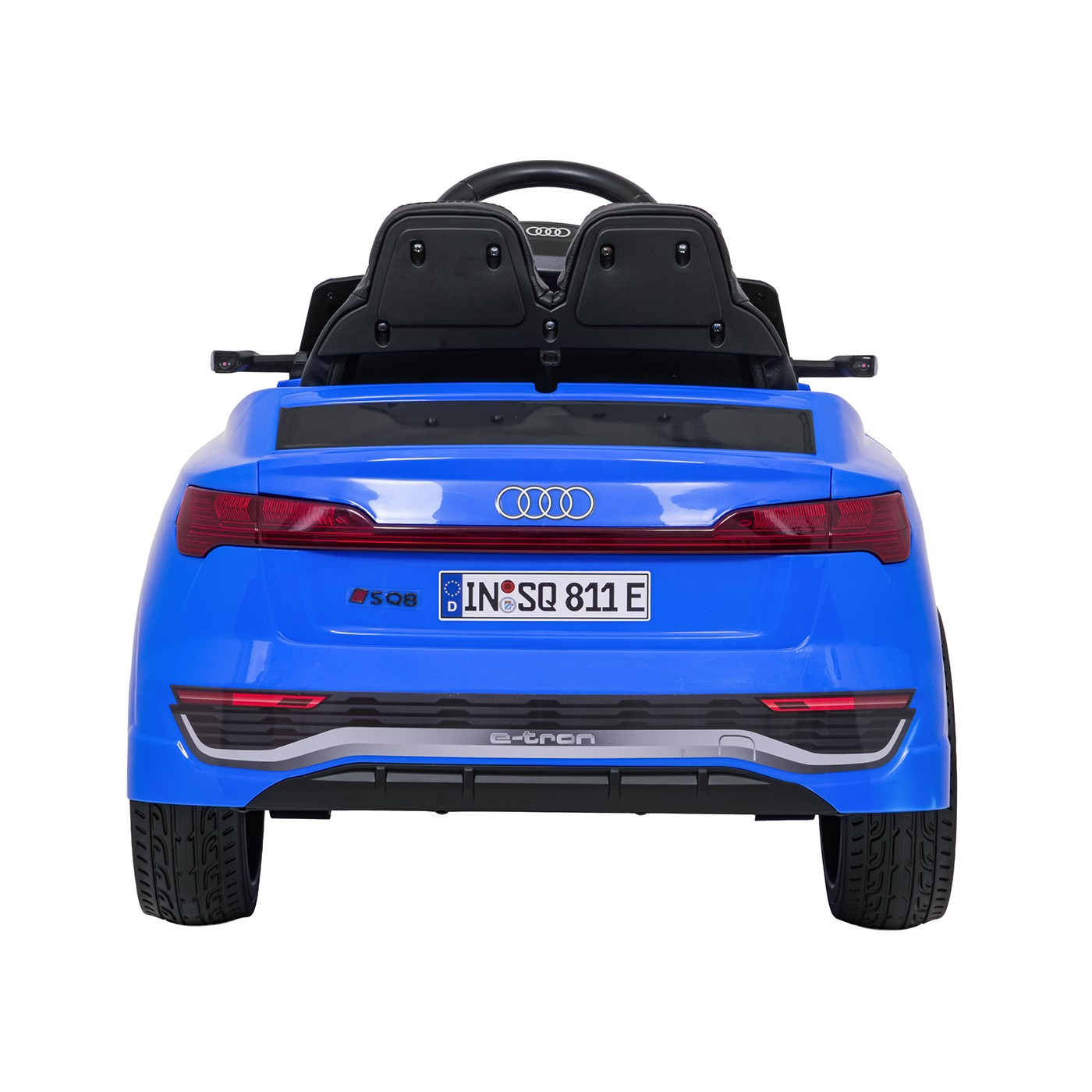 Audi SQ8 modré vozidlo
