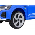 Audi SQ8 modré vozidlo
