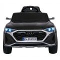 Černé vozidlo Audi SQ8