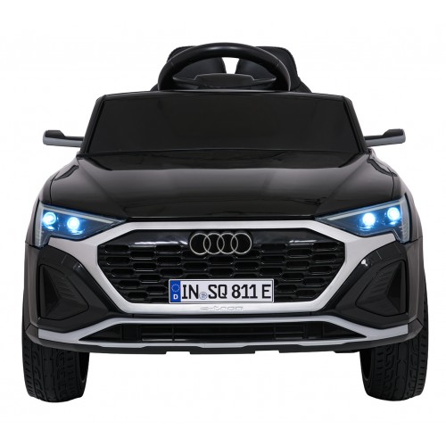 Černé vozidlo Audi SQ8