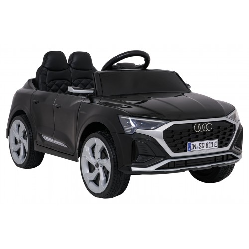 Černé vozidlo Audi SQ8