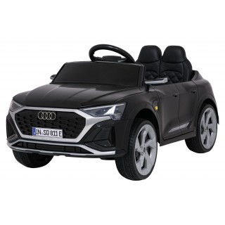 Černé vozidlo Audi SQ8