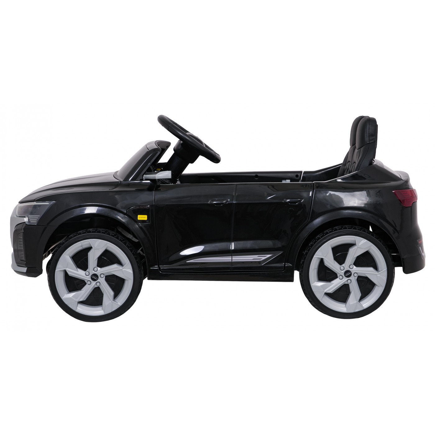 Černé vozidlo Audi SQ8