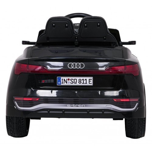 Černé vozidlo Audi SQ8
