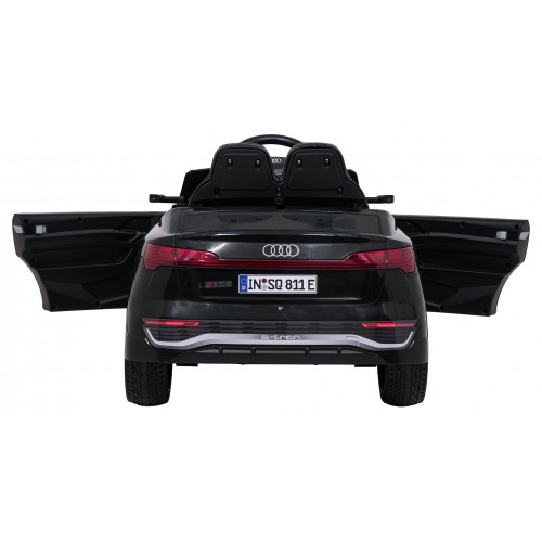 Černé vozidlo Audi SQ8