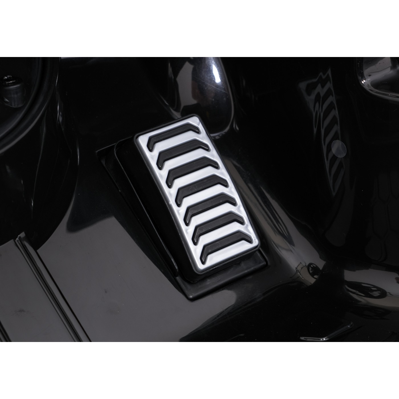 Černé vozidlo Audi SQ8