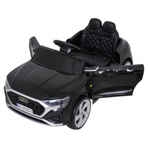 Černé vozidlo Audi SQ8