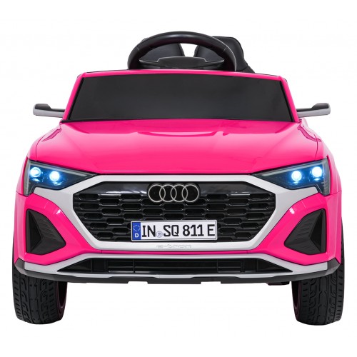 Růžové vozidlo Audi SQ8