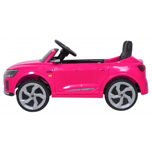 Růžové vozidlo Audi SQ8