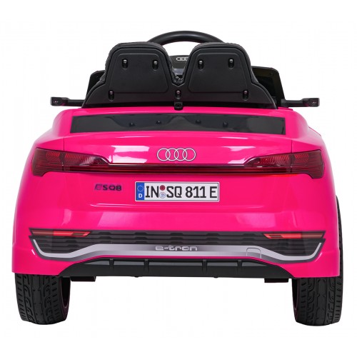 Růžové vozidlo Audi SQ8